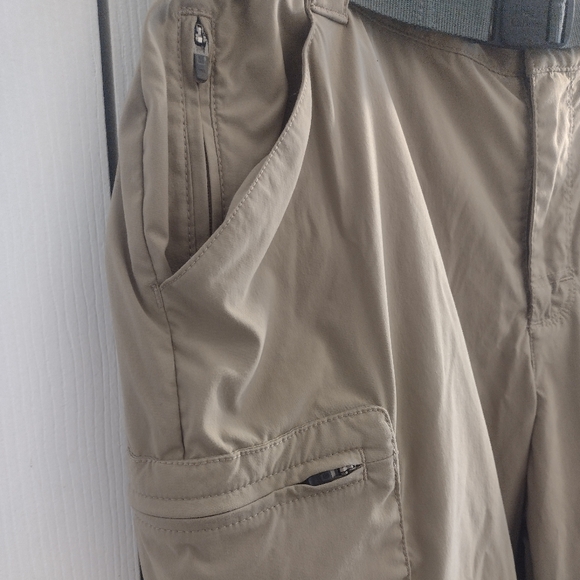 L. L. Bean Convertible Zip Off Hiking Pants Khaki sz SP - Picture 3 of 6